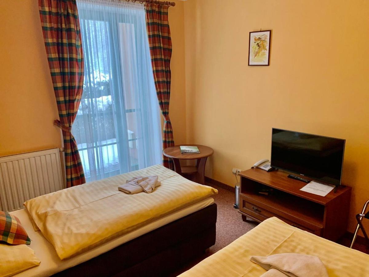 Hotel Loucky Litvinov Bagian luar foto