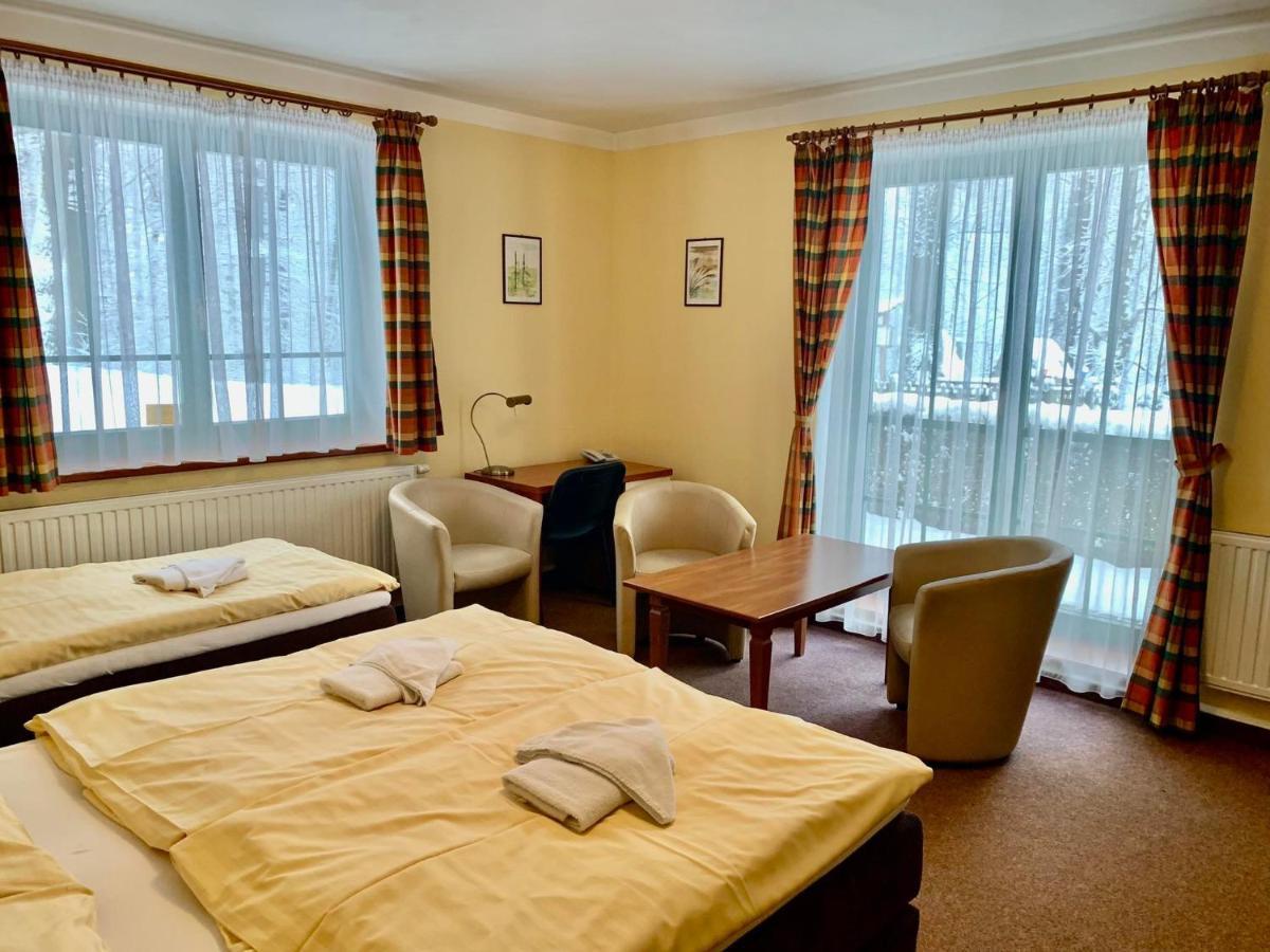 Hotel Loucky Litvinov Bagian luar foto